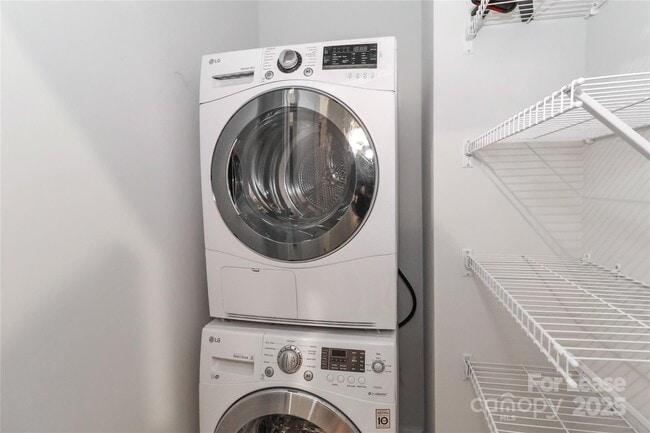 Building Photo - 5038 Springarn Ct