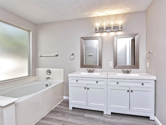 Building Photo - 2300 Amy Lynn Ln