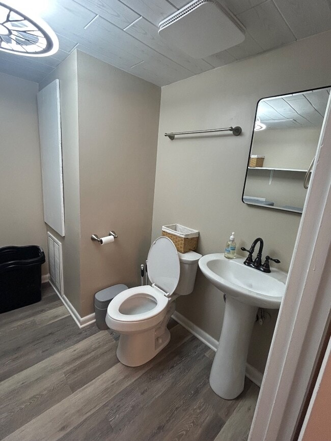 Building Photo - 917 Davis Blvd