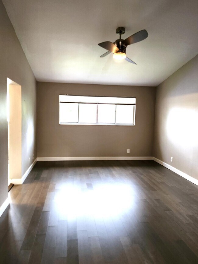 Building Photo - 1919 Discovery Cir E