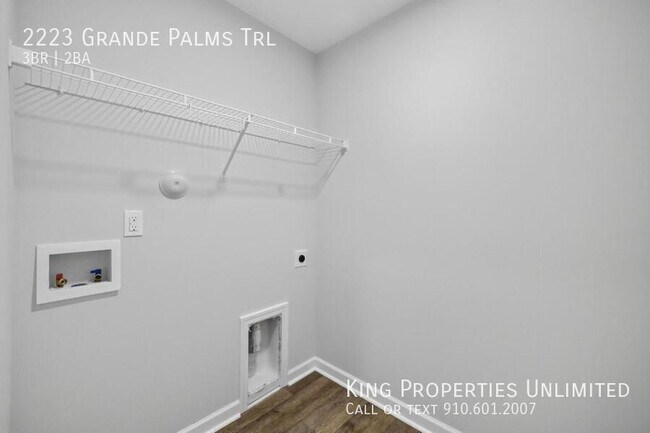 Building Photo - 2223 Grande Palms Trl