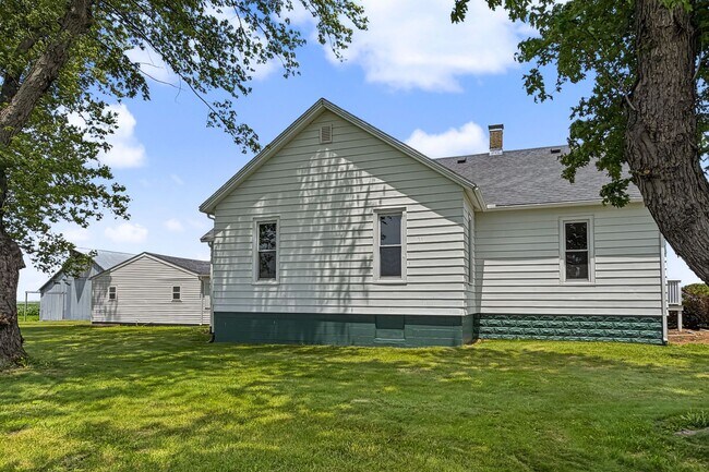 Building Photo - 3 Bedroom, 1 Bathroom Rural Home for Rent – Farmer City, IL-INTERIOR PHOTOS COMING SOON!