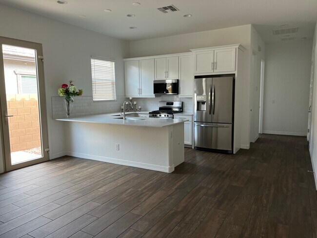 Building Photo - 19605 W Cheery Lynn Rd