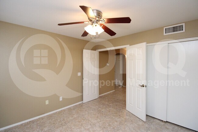 Building Photo - 5326 W Taro Ln