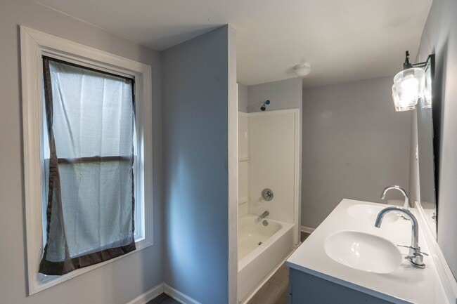 Building Photo - 2 bd for rent