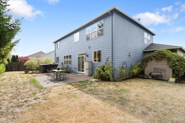 Building Photo - Beautifully Maintained 5 Bedroom Home In H...