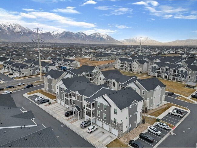 Building Photo - 415 N 360 W