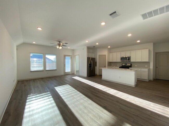 Building Photo - 203 Sweetwater Crk Ln