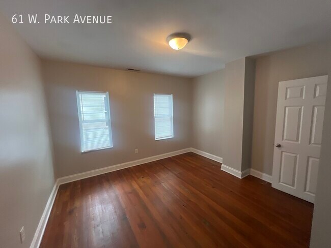 Building Photo - 61 W Park Ave