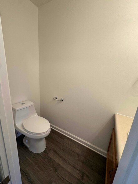 Building Photo - 159F Londonderry Dr