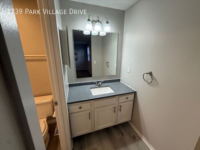 Building Photo - 1739 Park Village Dr