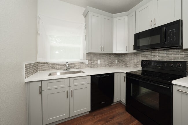 Building Photo - 9305 Kentshire Dr