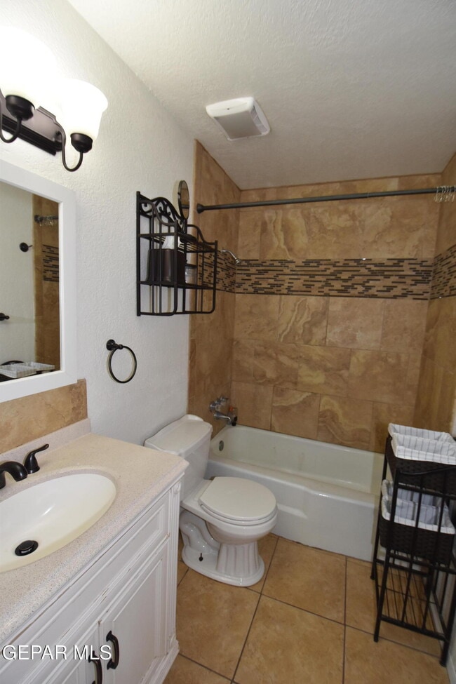 Building Photo - 304 Maricela Dr