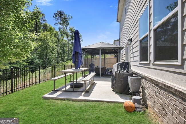Building Photo - 3450 Sycamore Dr