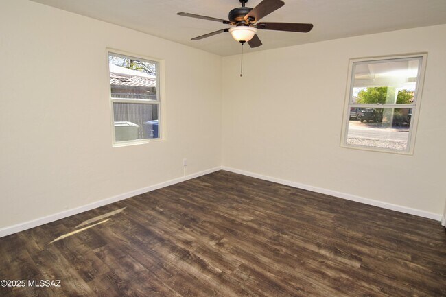 Building Photo - 4233 E Lester St