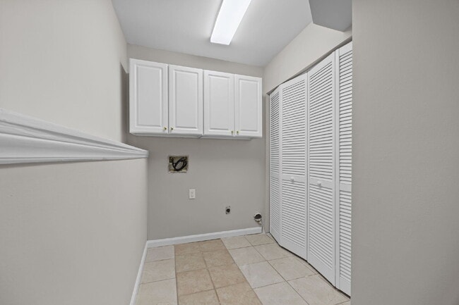 Building Photo - Charming 3-Bed Home with Granite Touches & Finished Basement in Raleigh!