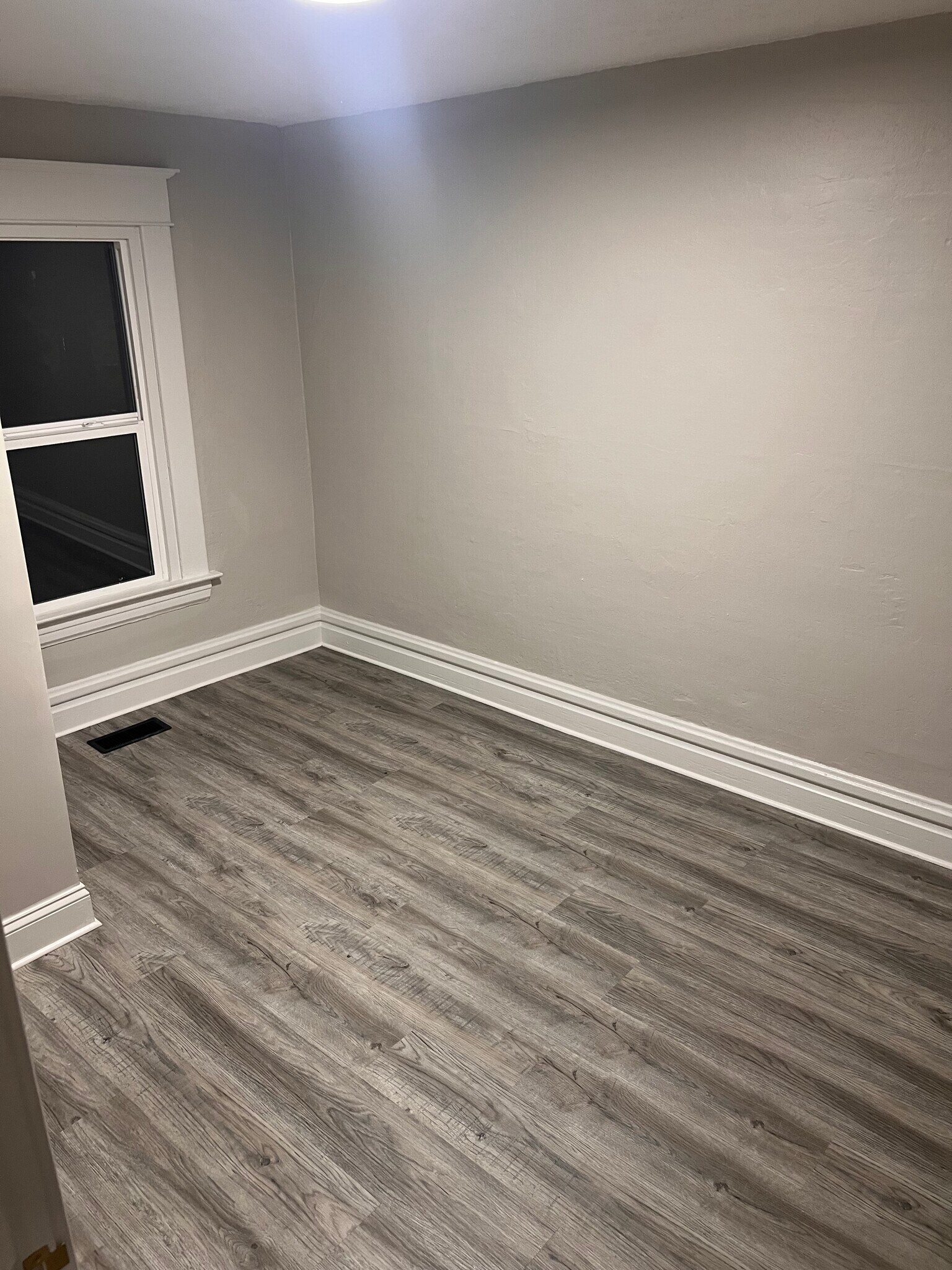 Building Photo - 1410 Center St