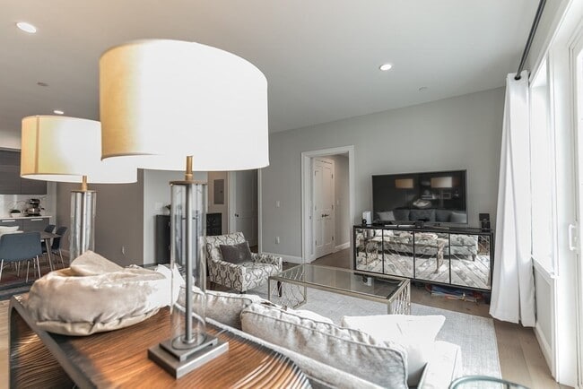 Building Photo - 54 Pleasant St