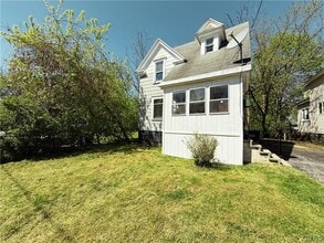 Building Photo - 154 Seeley Ave