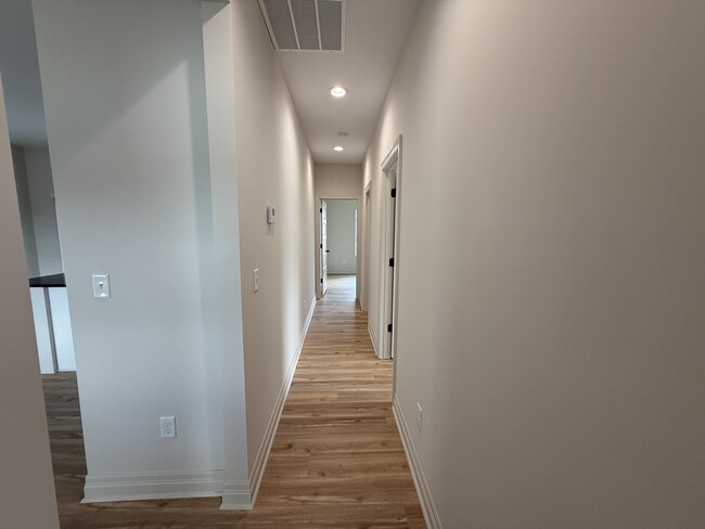 Building Photo - 1823 Liam Ct