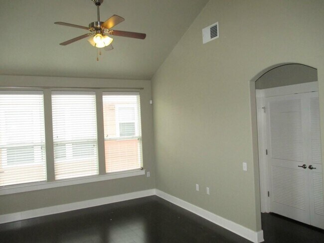 Building Photo - 1601 Miriam Ave