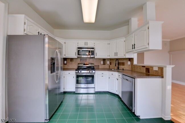 Building Photo - 5 Marco Polo Ct