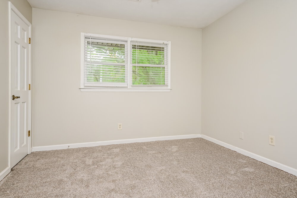 Building Photo - 564 Clubhouse Dr SE