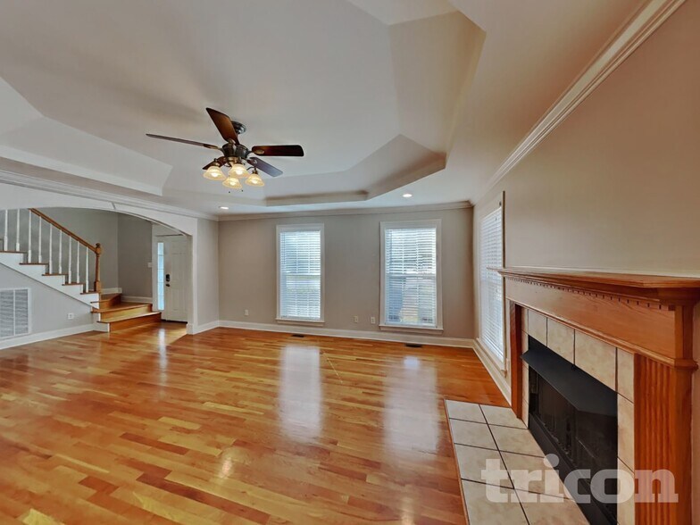 Building Photo - 4412 Spring Cove Dr