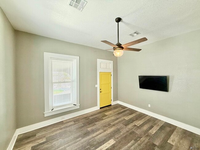 Building Photo - 458 S Orange Ave