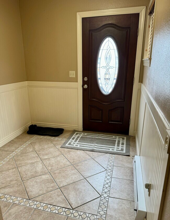 Entryway - 317 N 21st Ave
