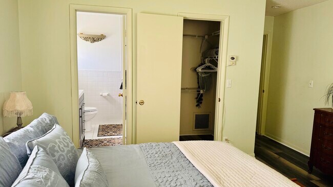 Building Photo - 520 SW 18th St