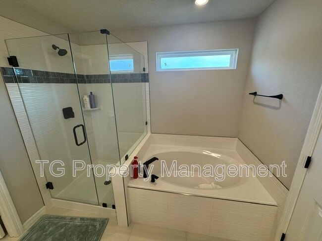 Building Photo - 217 Red Barn Rd