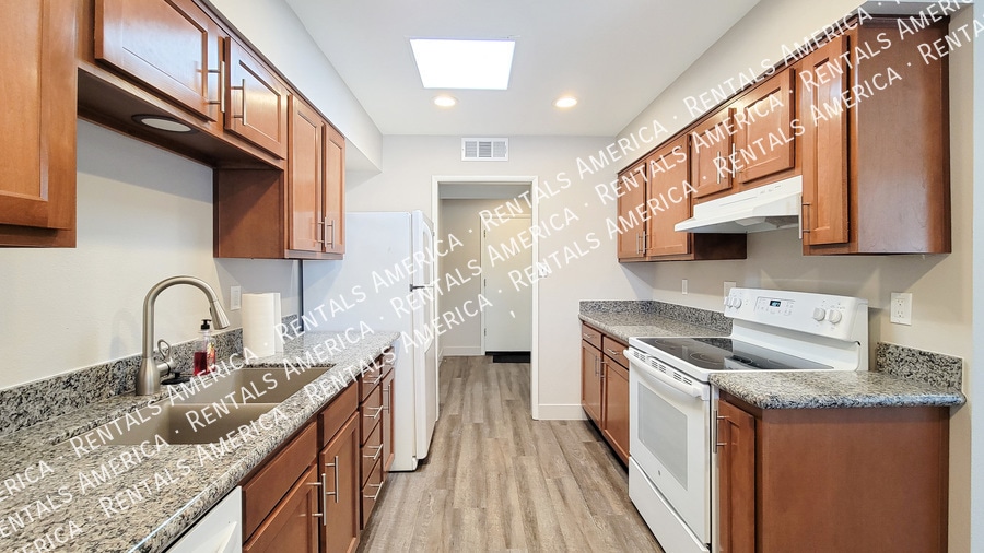 Building Photo - 11633 N Desert Hills Dr W