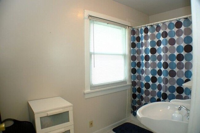 Building Photo - Corner Lot Charm: Spacious 3-Bed Home with Fireplace and Prime Location