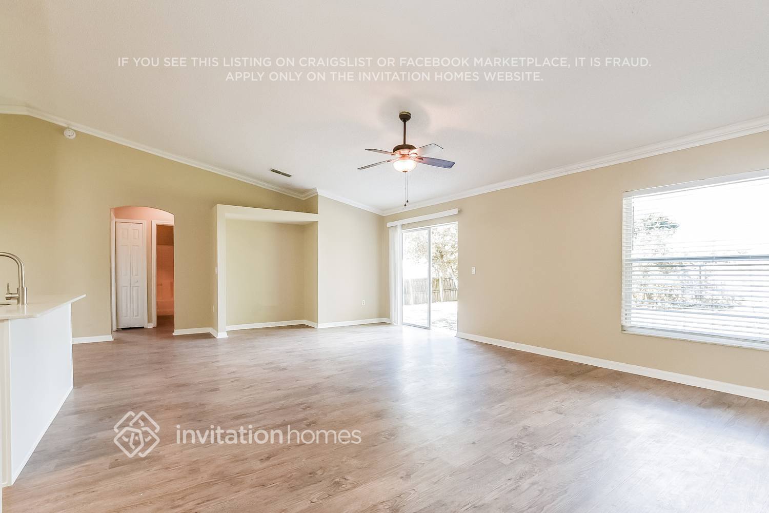 Building Photo - 702 4th Ave N