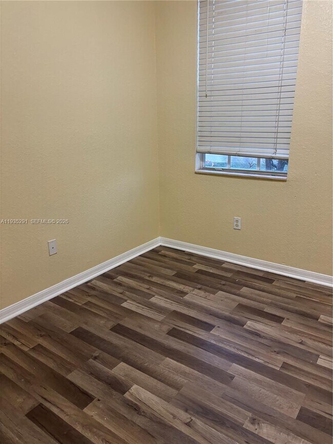 Building Photo - 9053 Plymouth Pl