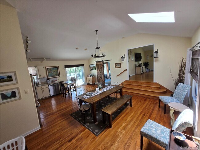 Building Photo - 870 Noyack Rd