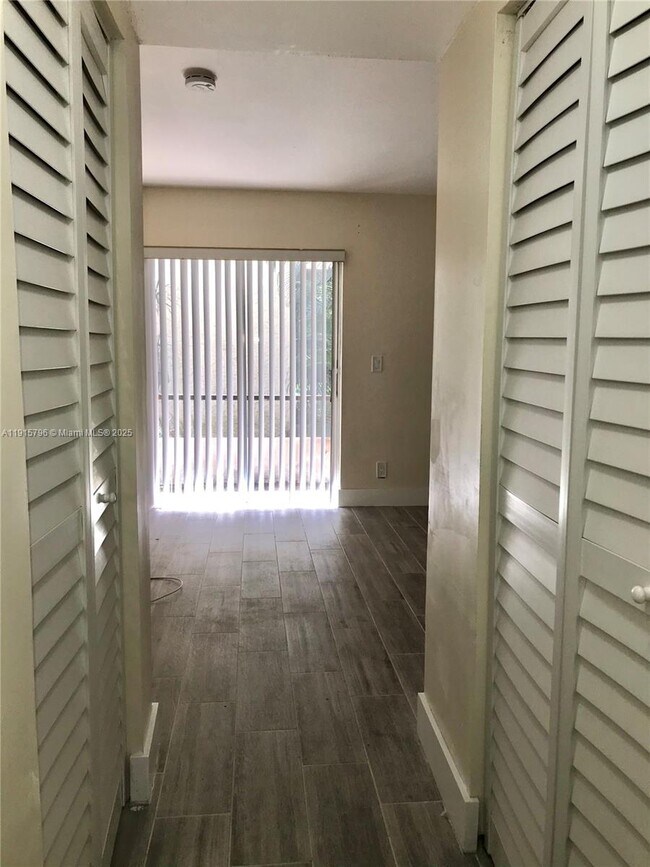 Building Photo - 3100 Riverside Dr