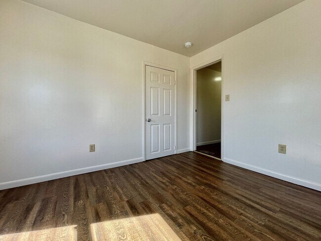 Building Photo - 328 D St