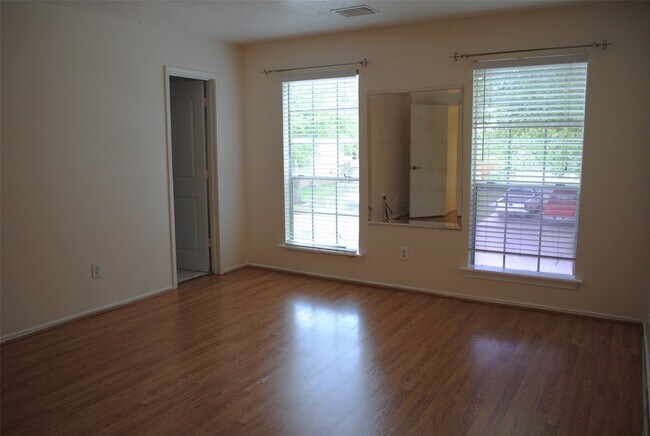 Building Photo - 3910 Starbridge Pointe Ln