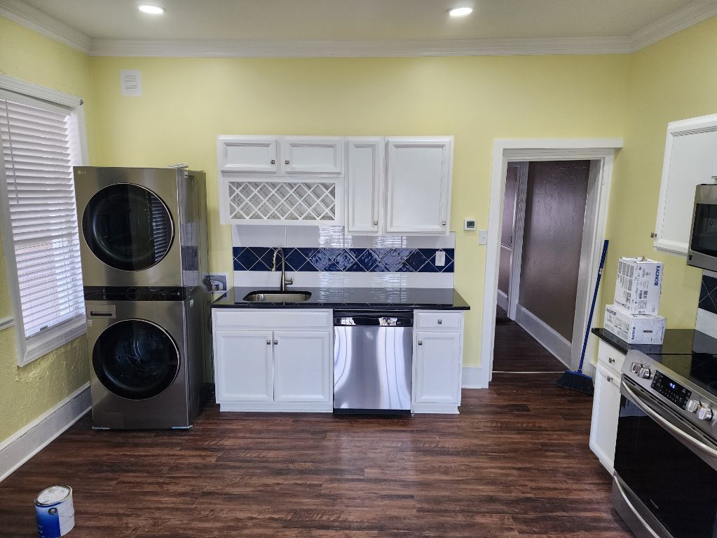 Building Photo - 601 Delaware St