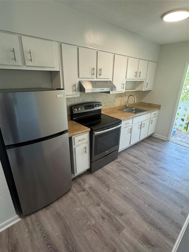 Building Photo - 612 NE 29th Dr