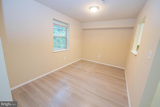 Building Photo - 800 College Ln