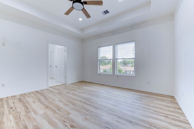Building Photo - 8202 Homewood Ln