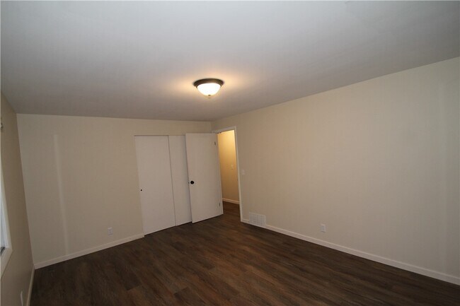 Building Photo - 34 Bright Oaks Dr