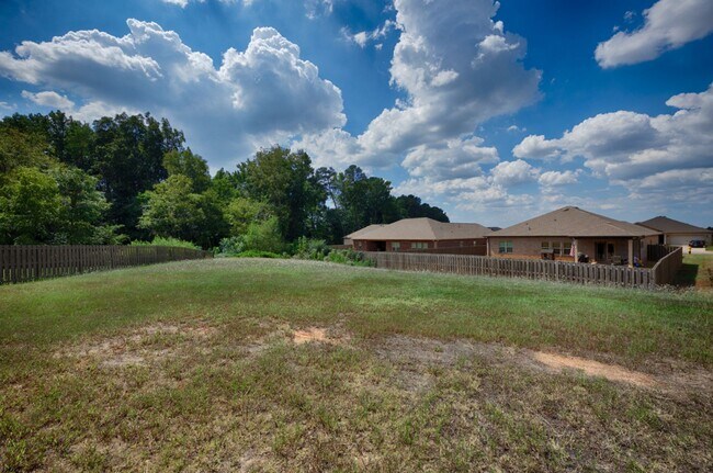 Building Photo - 102 High Leaf Dr