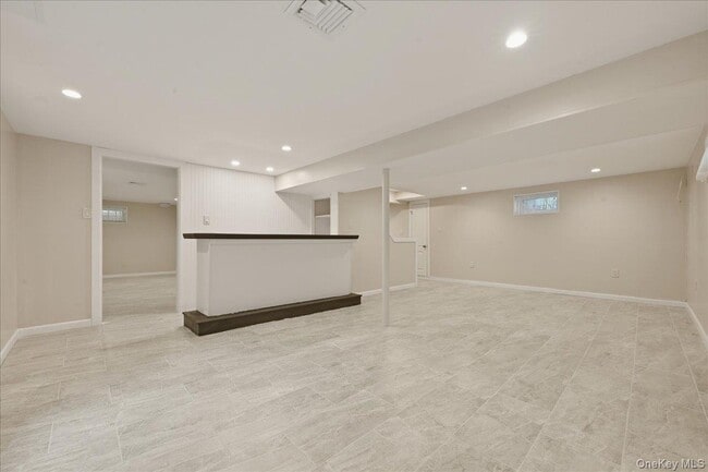 Building Photo - 18 Durham Rd