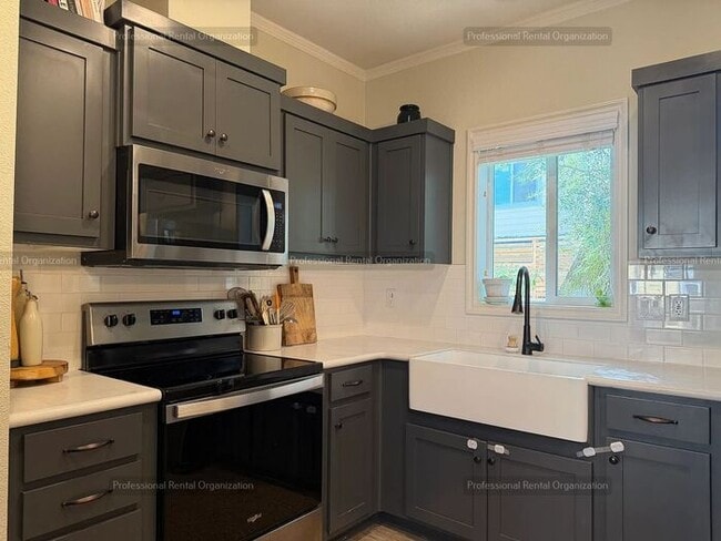 Building Photo - Wine Country Living at Its Finest