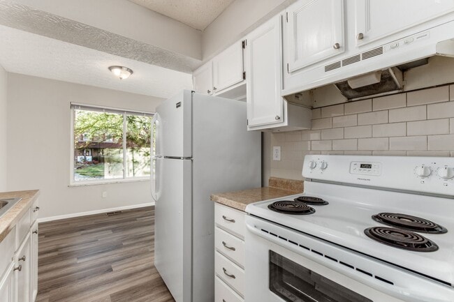 Building Photo - 7609 Seasons Dr