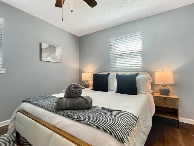 Building Photo - 501 W 9th St